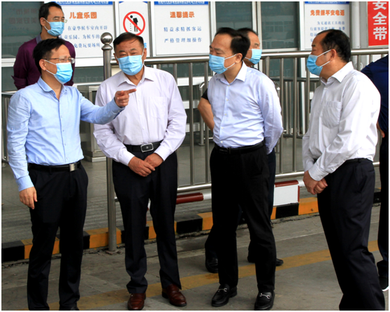 省交通運(yùn)輸廳黨組書記、廳長章義來到集團(tuán)公司阜陽長途汽車中心站檢查安全生產(chǎn)工作